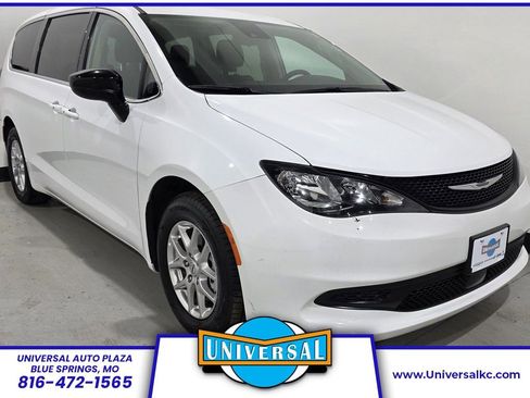 Used 2024 Chrysler Voyager LX image 1