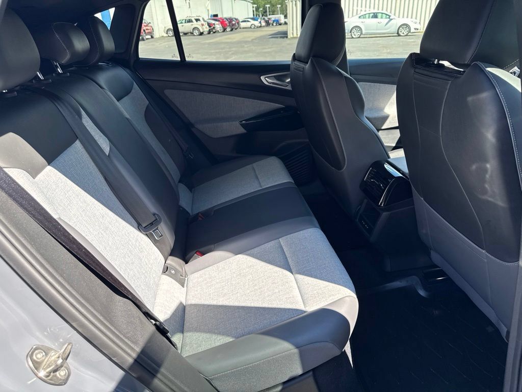 Used 2023 Volkswagen ID.4 Pro AWD/4WD image 11