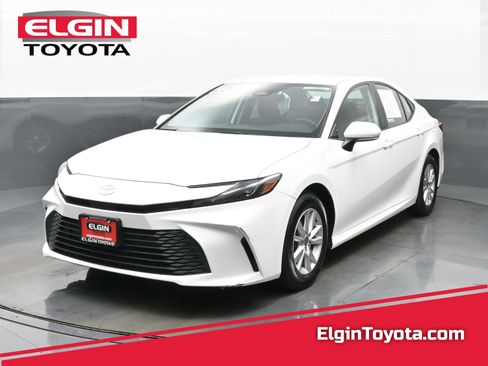 Used 2025 Toyota Camry SE image 1