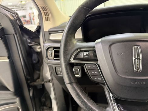 Used 2022 Lincoln Nautilus FWD w/ Premium Package image 14