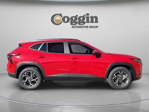 New 2026 Chevrolet Trax LT w/ Driver Confidence Package image 5