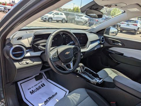 Certified 2026 Chevrolet Trax LT w/ LT Convenience Package FWD image 11