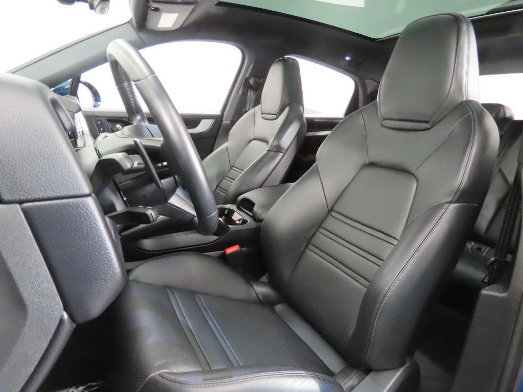 Certified 2025 Porsche Cayenne S AWD/4WD image 5