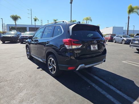 Used 2023 Subaru Forester Touring AWD/4WD image 5