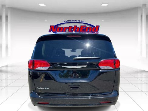 Used 2024 Chrysler Voyager LX FWD image 4