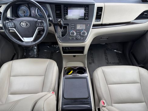 Used 2019 Toyota Sienna XLE AWD/4WD image 24