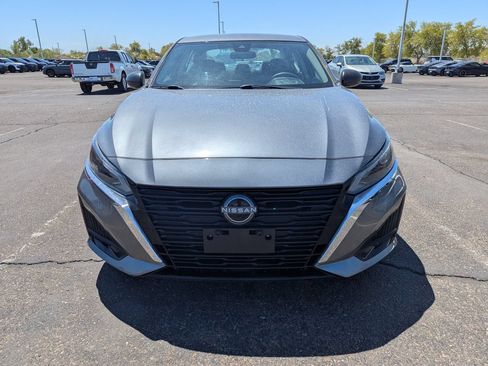 Used 2024 Nissan Altima 2.5 SV FWD image 3