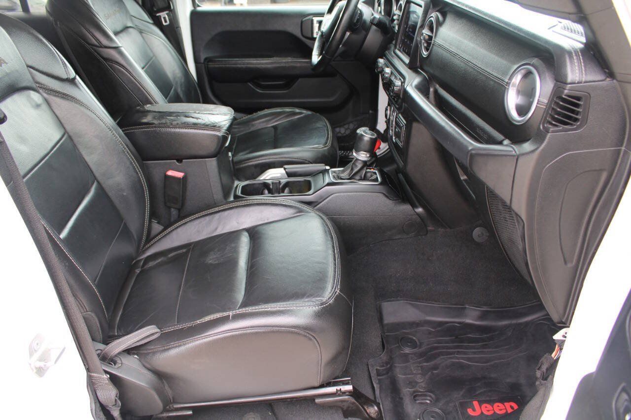 Used 2018 Jeep Wrangler Unlimited Sahara w/ Uconnect 4C Nav & Sound Group AWD/4WD image 8