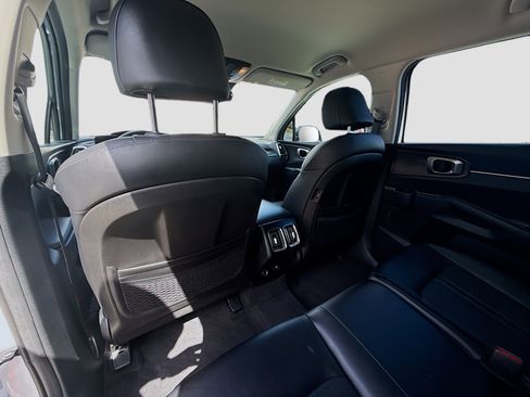 Used 2023 Kia Sorento S image 23