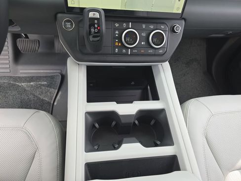 New 2026 Land Rover Defender 110 X-Dynamic SE image 25
