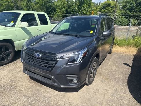 Used 2023 Subaru Forester Premium AWD/4WD image 3