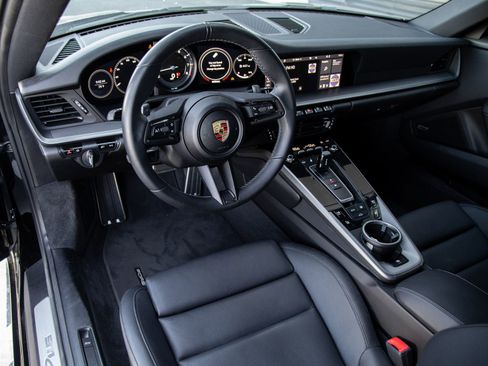 Certified 2021 Porsche 911 Carrera RWD image 4