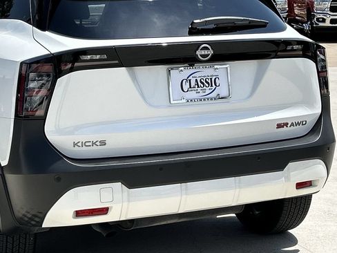 Used 2025 Nissan Kicks SR AWD/4WD image 6