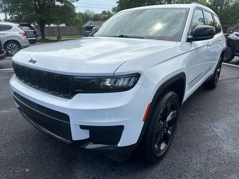 Used 2023 Jeep Grand Cherokee L Laredo image 3