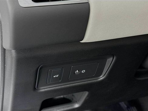 New 2025 Land Rover Discovery S AWD/4WD image 10