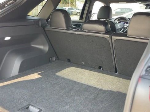 Used 2024 Volkswagen Atlas Cross Sport SE image 25