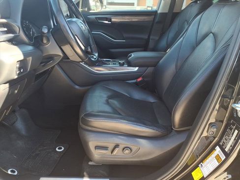 Used 2020 Toyota Highlander Limited image 22