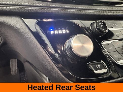 Used 2025 Chrysler Pacifica Limited image 16