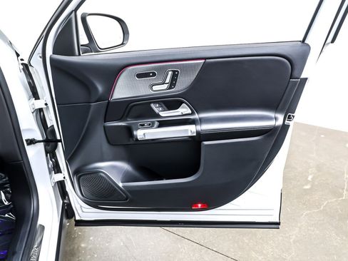 Used 2023 Mercedes-Benz GLB 250 image 24