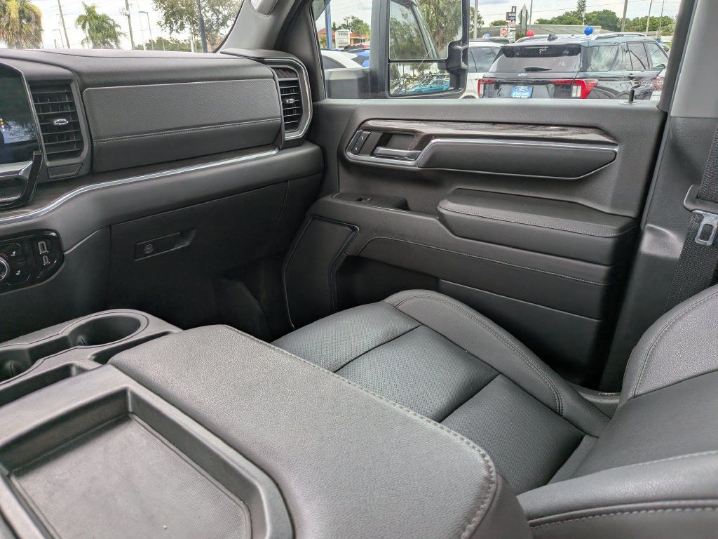 Used 2024 Chevrolet Silverado 2500 LTZ AWD/4WD image 16