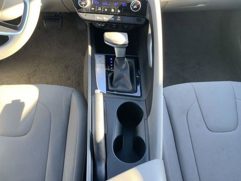 Used 2024 Hyundai Elantra SEL image 40