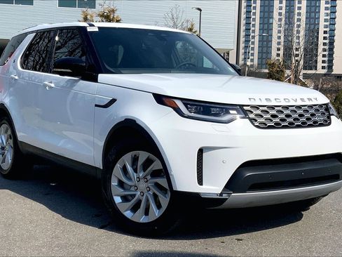 New 2026 Land Rover Discovery S image 2