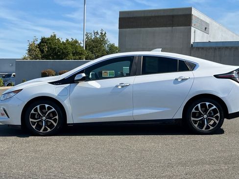 Used 2017 Chevrolet Volt Premier w/ Driver Confidence II Package FWD image 9