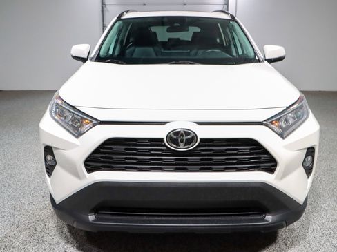Used 2021 Toyota RAV4 XLE Premium image 4