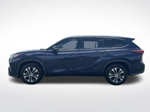 Used 2020 Toyota Highlander XLE FWD image 3