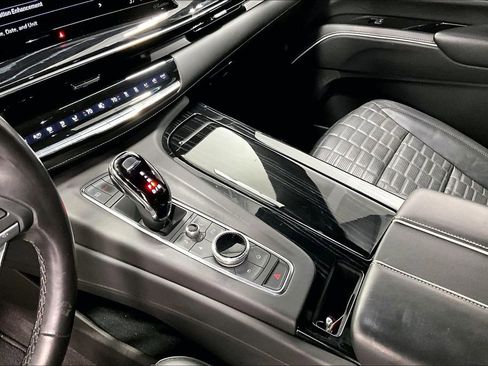 Used 2023 Cadillac Escalade ESV V image 17