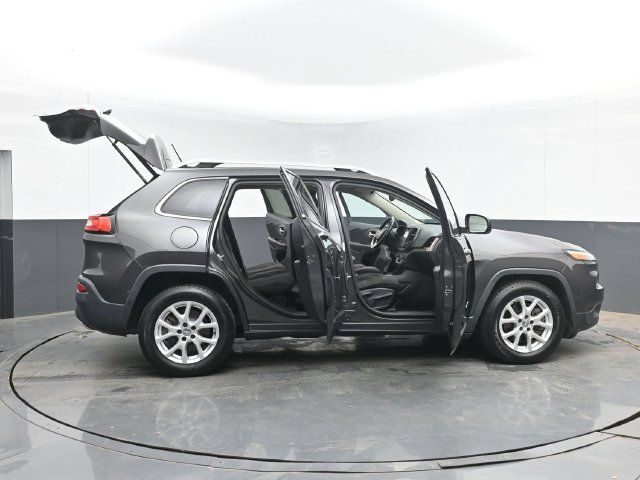 Used 2015 Jeep Cherokee Latitude w/ Comfort/Convenience Group FWD image 51