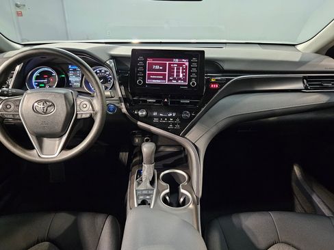 Used 2021 Toyota Camry LE image 10