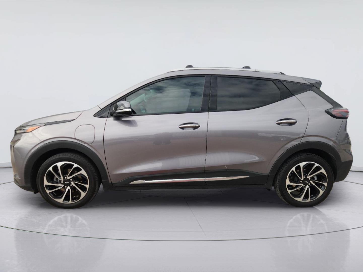 Used 2023 Chevrolet Bolt EUV Premier w/ Super Cruise Package FWD image 4