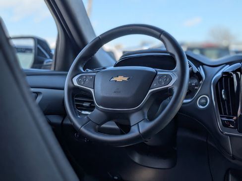 Used 2023 Chevrolet Traverse LT image 15