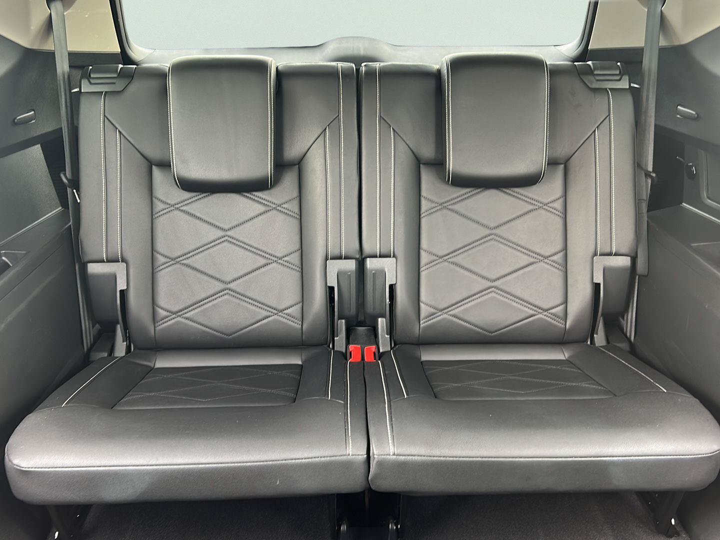 Used 2025 Volkswagen Atlas SE FWD image 23