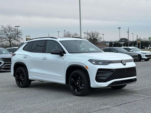 Used 2025 Volkswagen Tiguan SE R-Line image 7