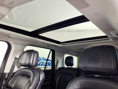 Used 2025 Lincoln Navigator Reserve AWD/4WD image 17