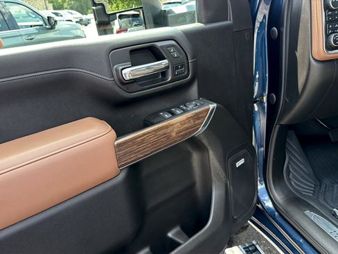Used 2022 Chevrolet Silverado 2500 High Country w/ Safety Package II AWD/4WD image 16