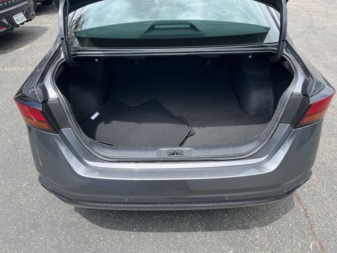 Used 2025 Nissan Altima 2.5 SV FWD image 31