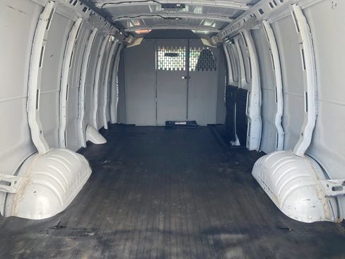 Used 2018 Chevrolet Express 2500 Extended RWD image 24