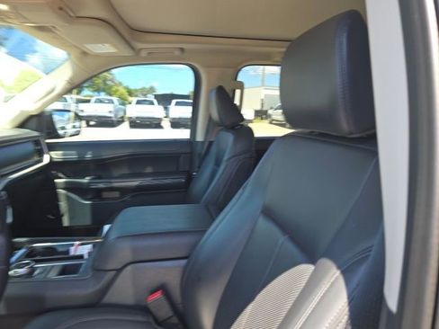 Used 2022 Ford Expedition XLT RWD image 8
