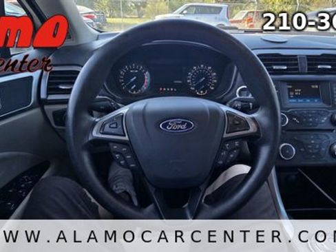 Used 2017 Ford Fusion SE image 38