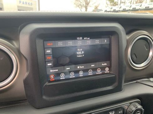 Used 2018 Jeep Wrangler Unlimited Rubicon image 16