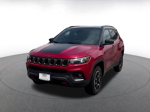 Used 2025 Jeep Compass Trailhawk AWD/4WD image 3