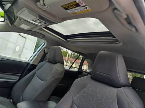 Used 2019 Toyota RAV4 XLE w/ Carpet Mat Package AWD/4WD image 21