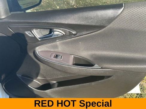 Used 2018 Chevrolet Malibu LT image 40