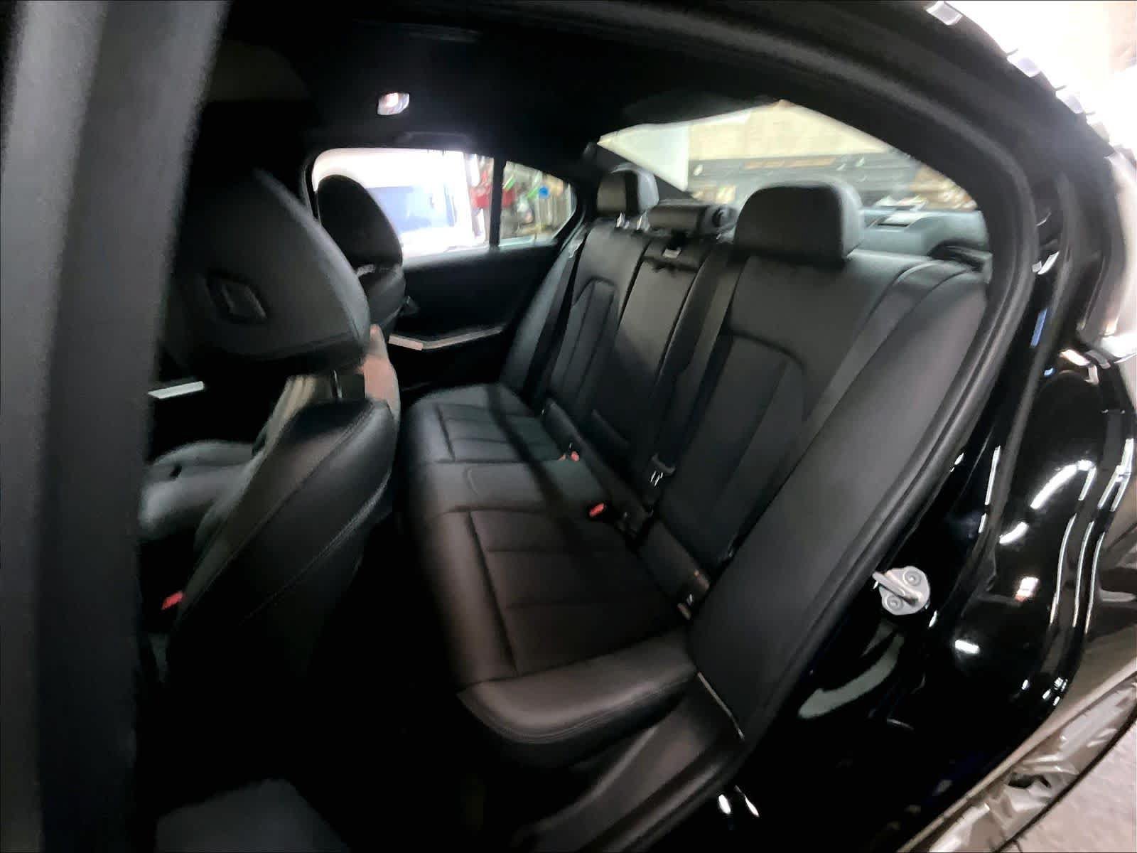 Used 2025 BMW 330i Sedan w/ Convenience Package RWD image 30
