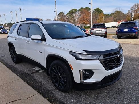 Used 2022 Chevrolet Traverse RS image 8