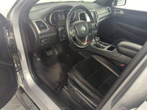 Used 2018 Jeep Grand Cherokee Altitude RWD image 10