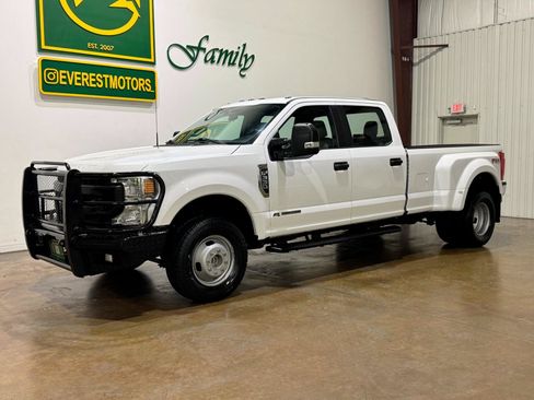 Used 2022 Ford F350 XL w/ Power Equipment Group AWD/4WD image 3